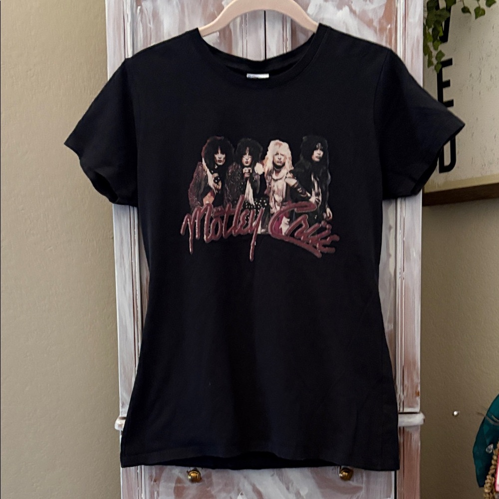 Mötley Crüe Black Graphic Band Tee